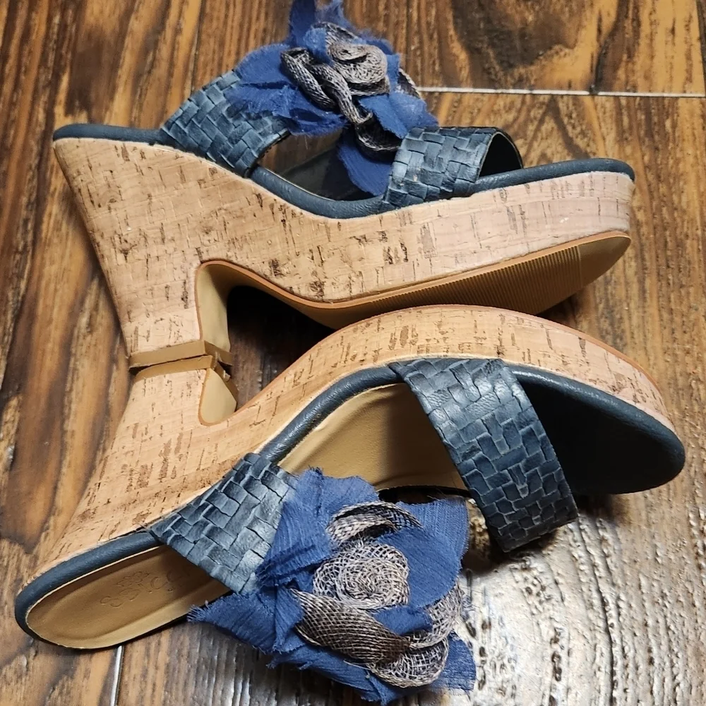 Sbicca Blue Silver Hotmark Flower Platform Wedge Heels Sz 7.5 EUC
